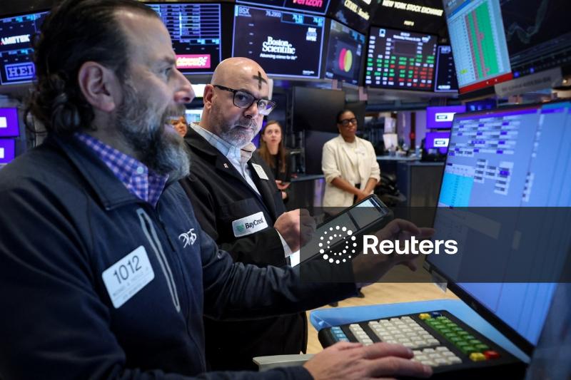 Wall Street encerra em baixa com queda da Nvidia e de ações de private equity