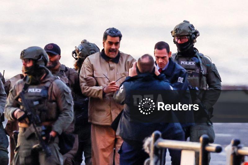 Nicolás Maduro é escoltado por agentes dos EUA em Nova York