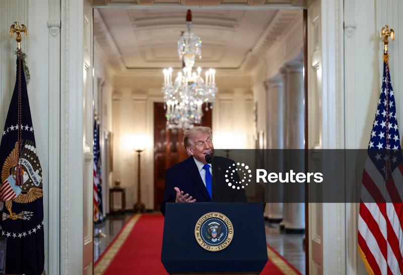 Trump avalia novas tarifas de segurança nacional após decisão da Suprema Corte, informa o WSJ