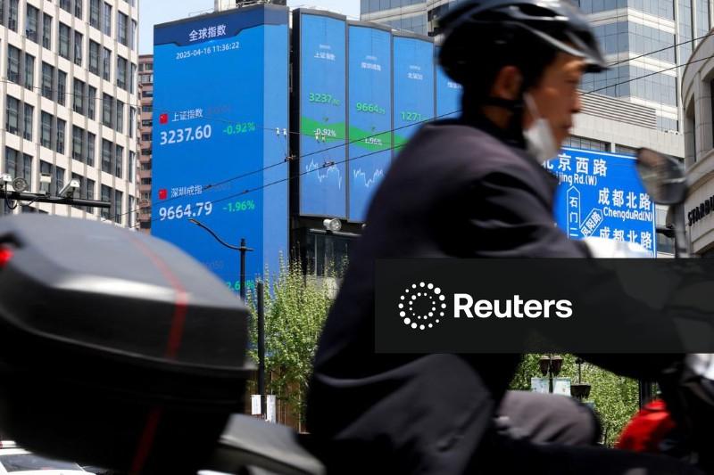 Telão com cotações acionárias em Xangai