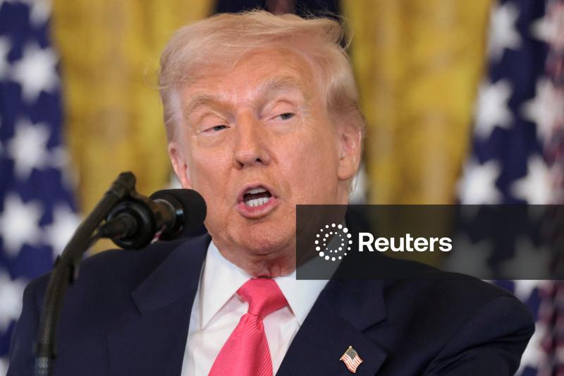 Trump muda posição sobre arquivos de Epstein e pede a republicanos que votem a favor da liberação