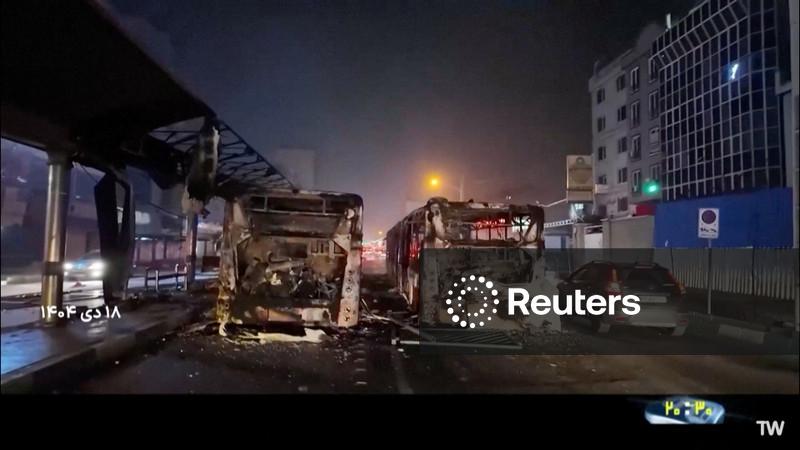 Irã alerta vizinhos que pode atacar bases dos EUA se Washington intervir em protestos