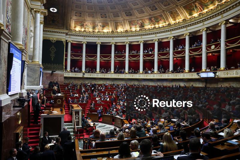 Parlamentares franceses aprovam suspensão da impopular reforma previdenciária