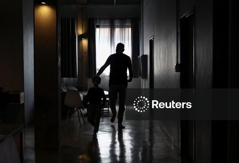 Habitantes de Gaza pagam US$2 mil por assento em voo para África do Sul