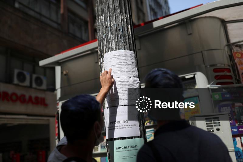 Brasil cria mais empregos formais que o esperado em novembro, mas saldo é o menor em pelo menos 5 anos