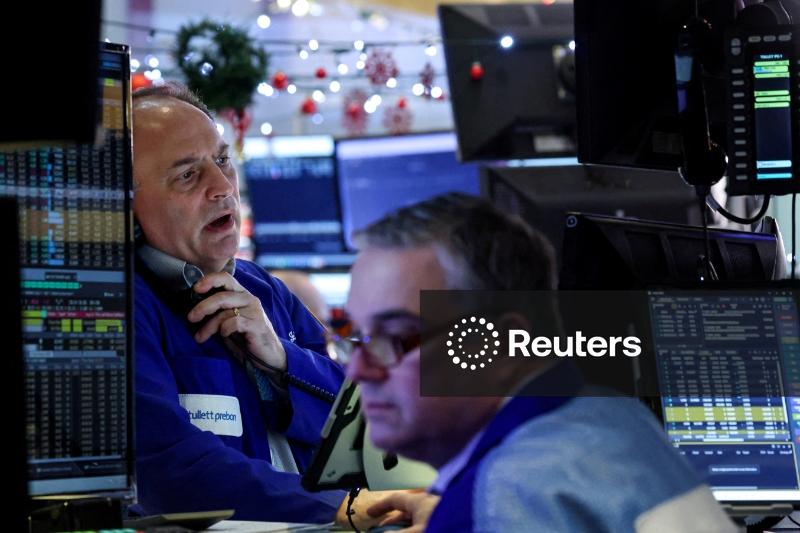 S&P 500 e Nasdaq caem em negociações fracas de fim de ano e Meta sobe com acordo