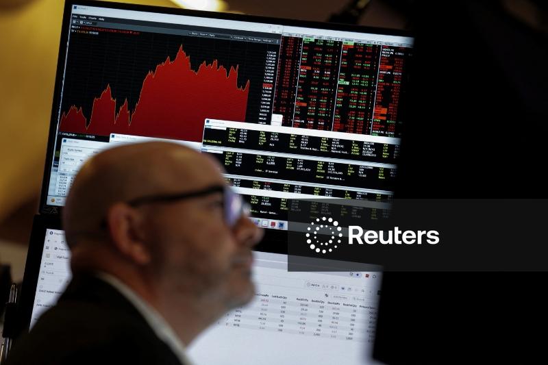 Wall Street fecha sem direção única enquanto mercado espera resultados da Nvidia