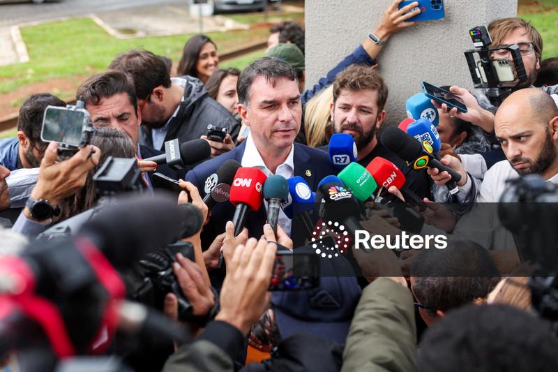 Flávio é escolhido por Bolsonaro como candidato ao Planalto; mercado reage mal