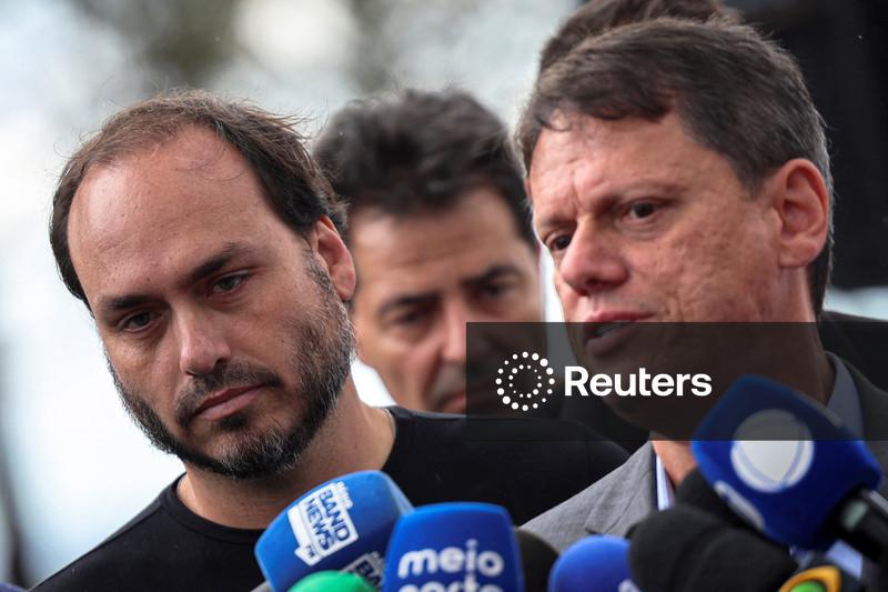 Após visitar Bolsonaro, Tarcísio diz que "sem dúvida" apoia Flávio ao Planalto e buscará reeleição em SP
