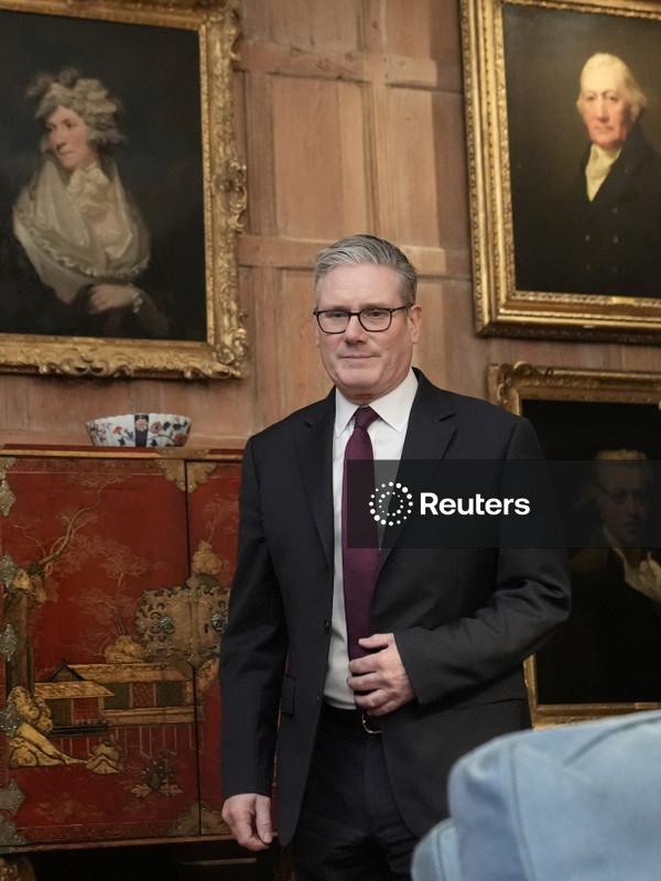 Premiê do Reino Unido diz estar preocupado com participação de Putin no Conselho da Paz