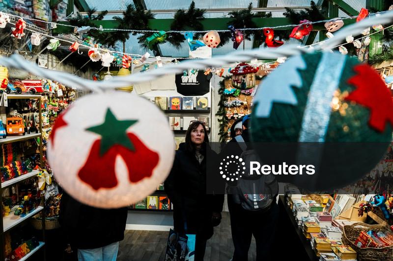 Inflação pesa sobre o crescimento da renda nos EUA antes da temporada de férias, diz estudo