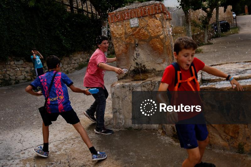 Espanha vai proibir acesso às redes sociais para menores de 16 anos, diz primeiro-ministro