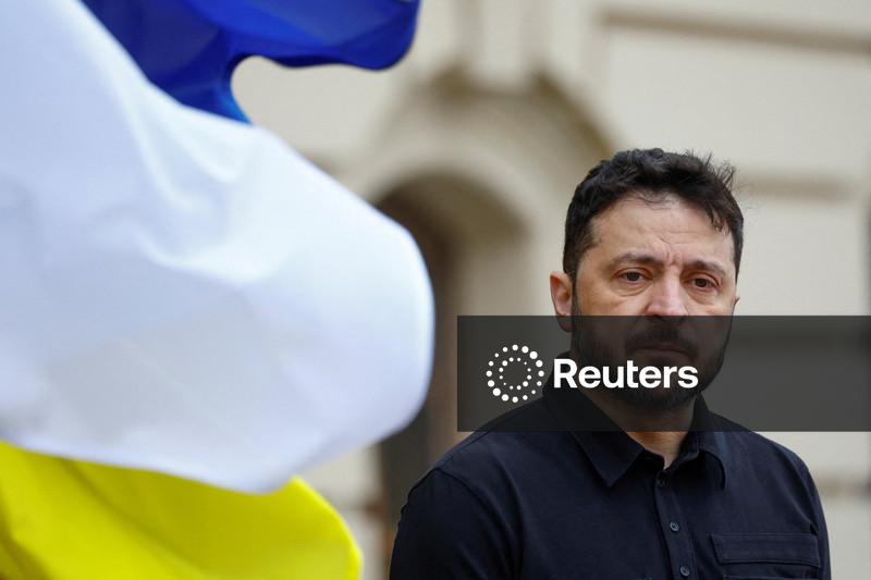 Drones e mísseis russos bombardeiam Ucrânia antes da reunião entre Zelenskiy e Trump