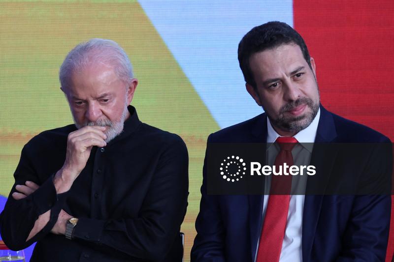 Lula tem simpatia por tarifa zero no transporte público, mas proposta depende de estudos, diz Boulos