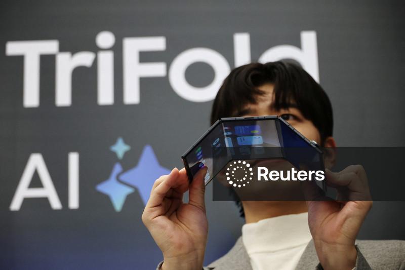 Samsung apresenta primeiro celular dobrável em várias etapas