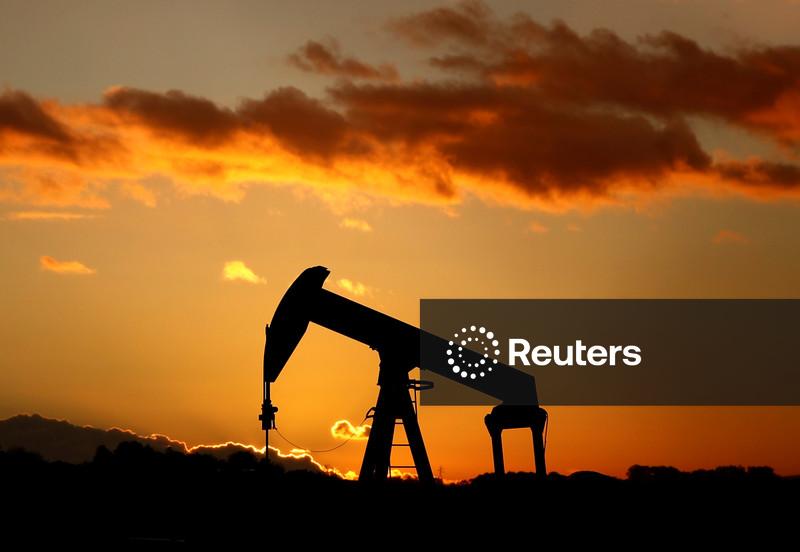 Petróleo fecha com leve alta por otimismo em torno de dados sobre inflação nos EUA