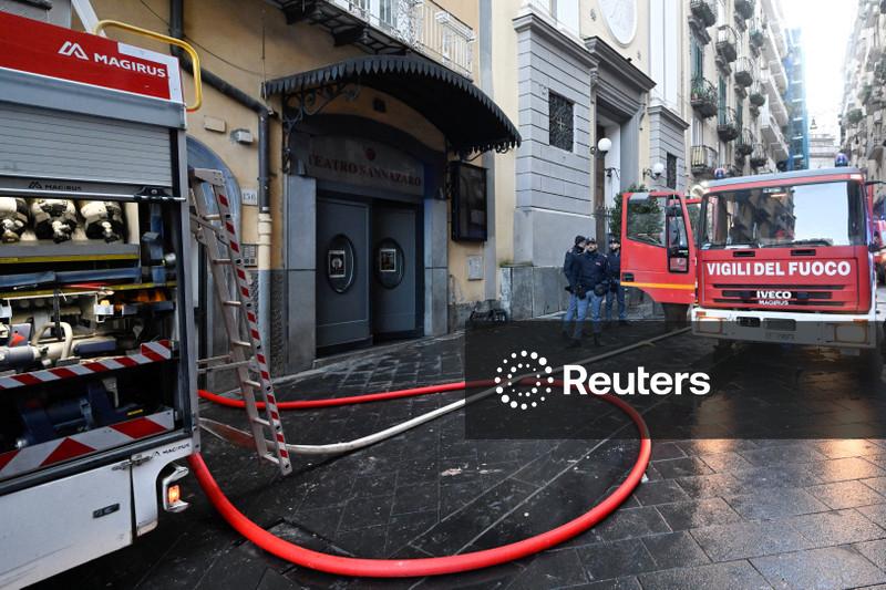 Histórico teatro Sannazaro de Nápoles é destruído em incêndio