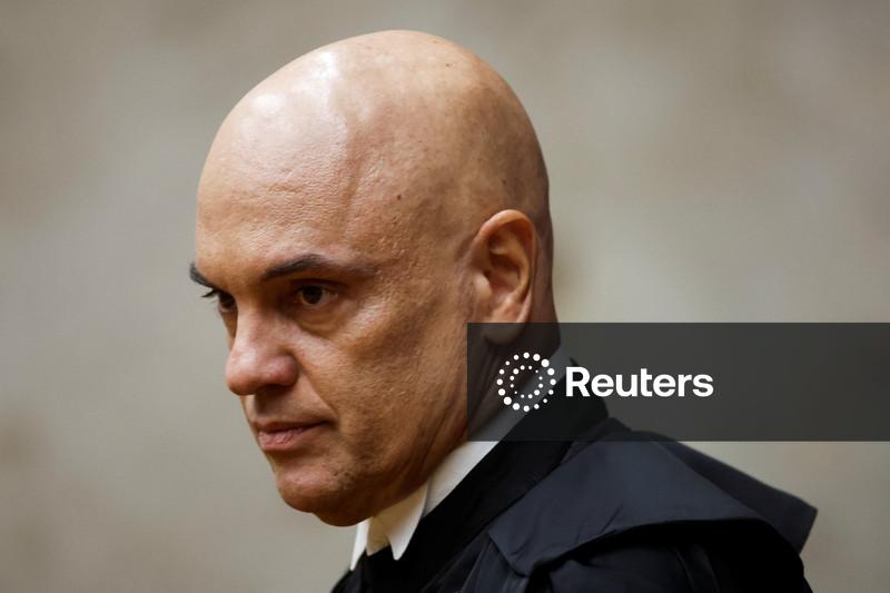 Moraes anula decisão da Câmara que manteve mandato de Zambelli e determina que Motta cumpra a Constituição