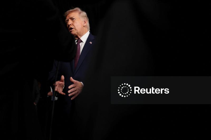 Trump está muito ocupado para ser réu, mas tem bastante tempo para processar