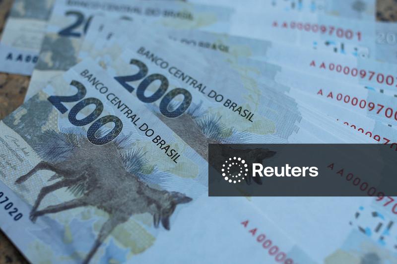 Taxas de DIs curtas fecham estáveis e longas têm altas leves no Brasil