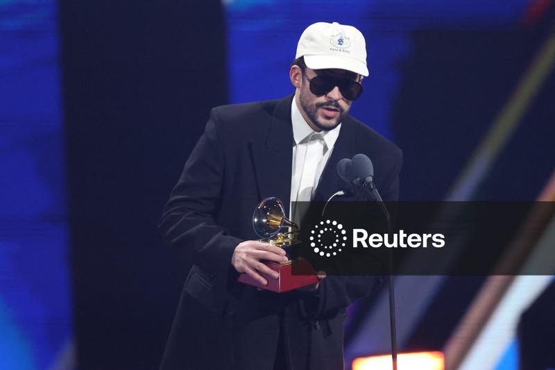 Bad Bunny ganha cinco prêmios no Grammy Latino antes de show no Super Bowl