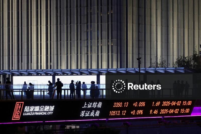 Ações da China e Hong Kong fecham em alta após Pequim prometer apoio ao crescimento