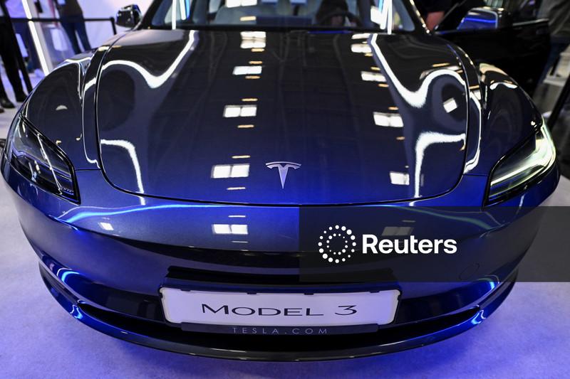 Tesla lança variante de baixo custo do Model 3 na Europa