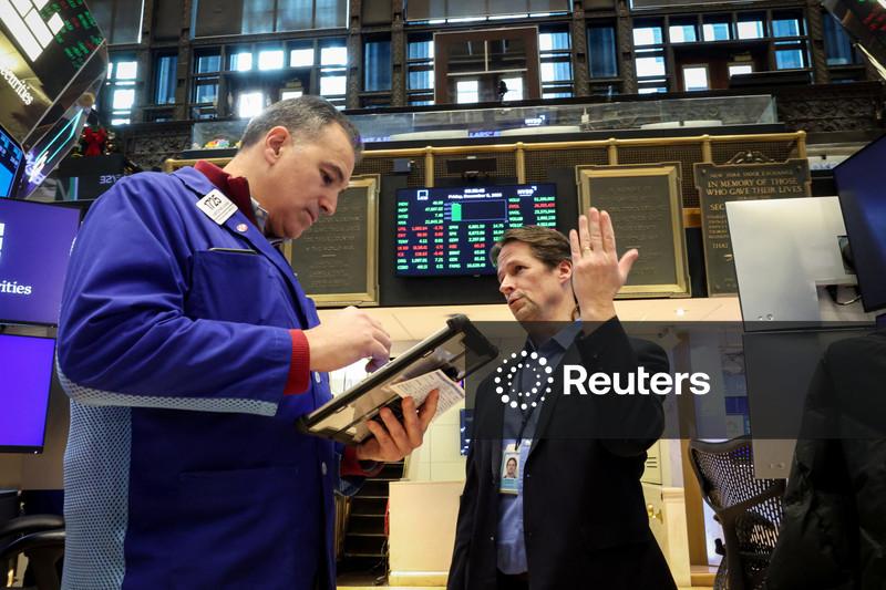 Wall Street sobe conforme dados mantêm expectativas de corte do Fed intactas