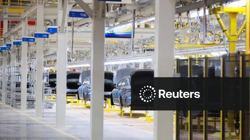 Tarifas pesam e indústria do Brasil tem 7º mês seguido de contração em novembro, mostra PMI