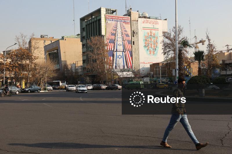 Grupos de direitos humanos dizem que pelo menos 25 morreram em protestos no Irã