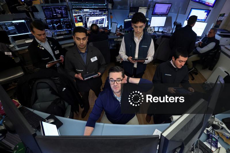 Dow fecha em baixa após semana turbulenta, com perspectiva da Intel pesando sobre sentimento do mercado