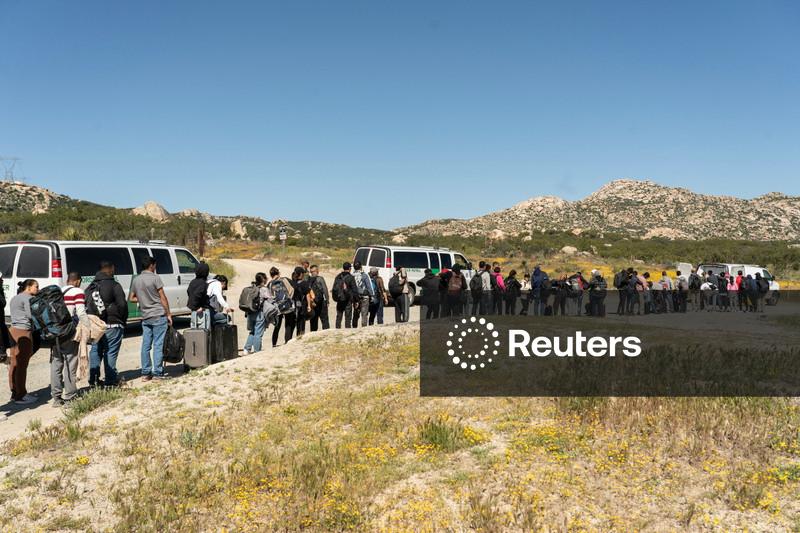 Regra do governo Trump pode suspender autorizações de trabalho para requerentes de asilo por “muitos anos”