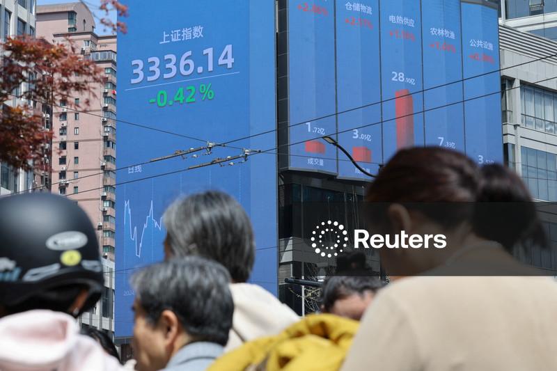 Índice de Xangai atinge novo recorde da década, com dados econômicos em foco