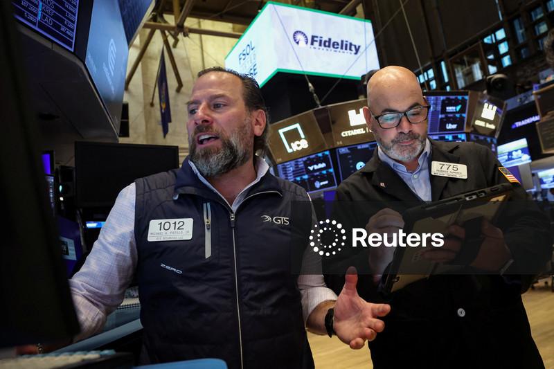 Wall Street sobe com recuperação de ações de tecnologia e apostas crescentes em cortes  de juros