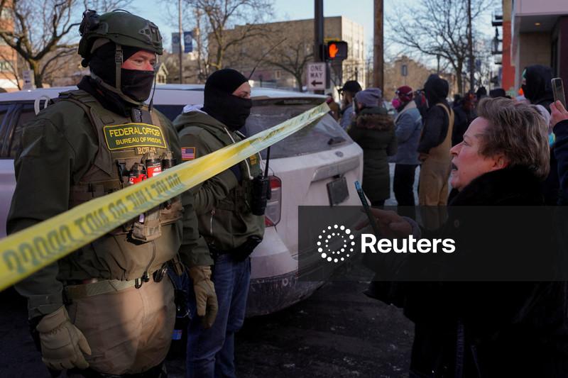 Aprovação de Trump em relação à imigração cai à mínima no mandato, mostra pesquisa Reuters/Ipsos