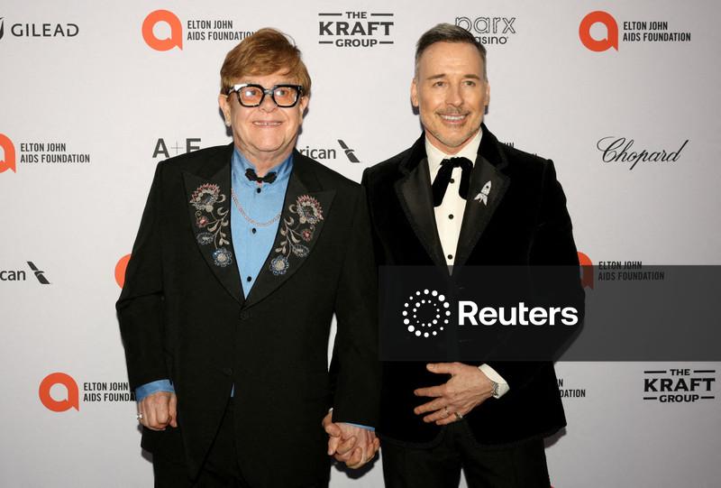 Elton John diz em julgamento que ficou “indignado” com suposta invasão de privacidade de jornal