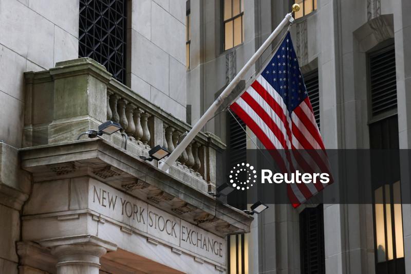 Wall St abre em alta, futuros voltam a ser negociados após interrupção