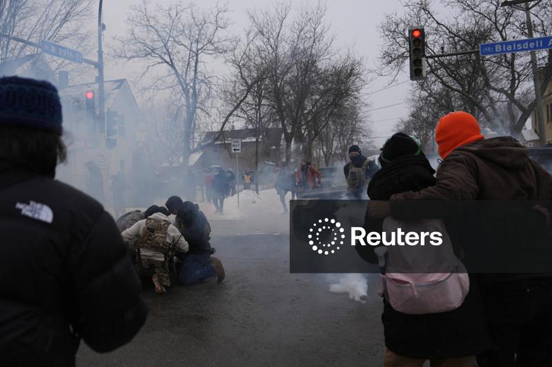 Três pessoas são presas por protesto em igreja de Minnesota