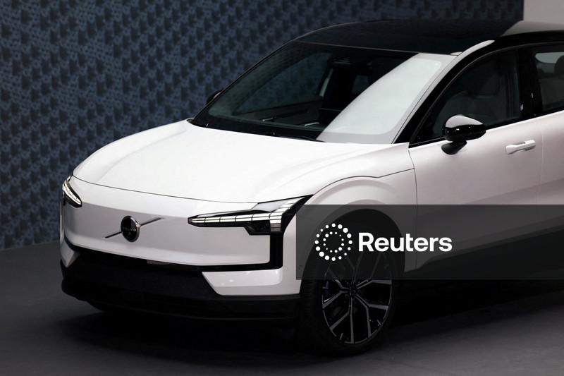 EXCLUSIVO-Volvo Cars vai recolher 40.000 SUVs elétricos devido ao risco de incêndio da bateria