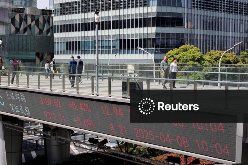 Ações da China fecham em baixa antes de reuniões de política econômica; Hong Kong tem leve alta