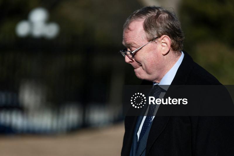 Trump diz a Hassett que talvez queira mantê-lo na Casa Branca