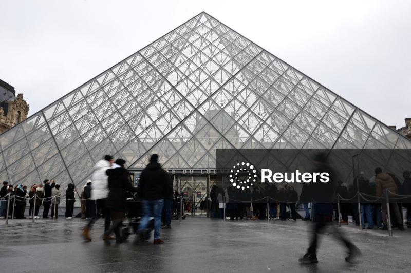 Museu do Louvre reabre em Paris, mas alguns setores seguem fechados por greve