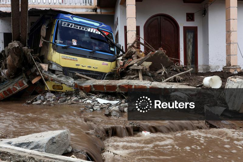 Indonésia espera que Sumatra volte ao normal em 2 a 3 meses após enchentes que deixaram mais de 1.000 mortos