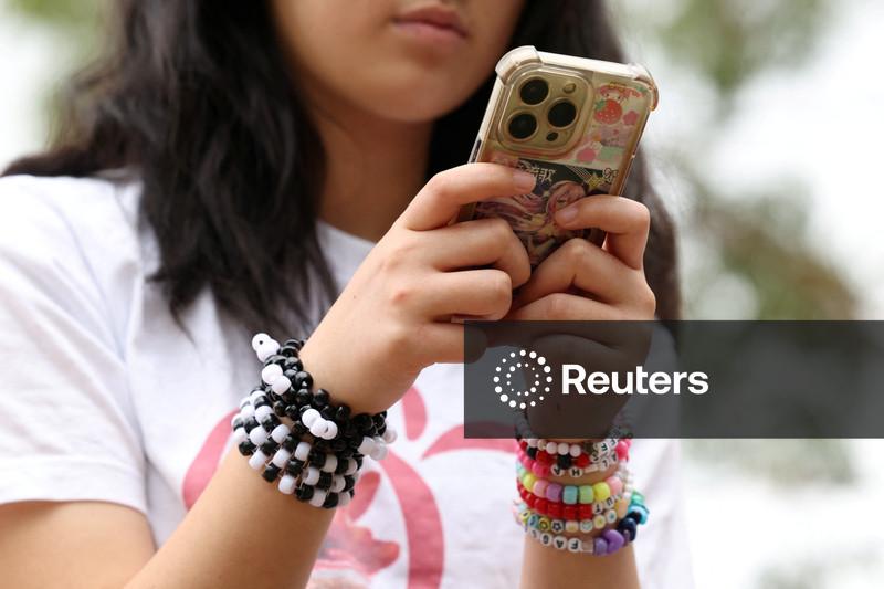 Proibição de rede social para crianças entra em vigor na Austrália pela primeira vez no mundo