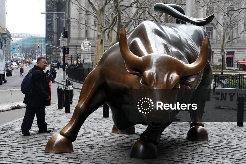 Wall Street sobe, futuros voltam a ser negociados após interrupção global