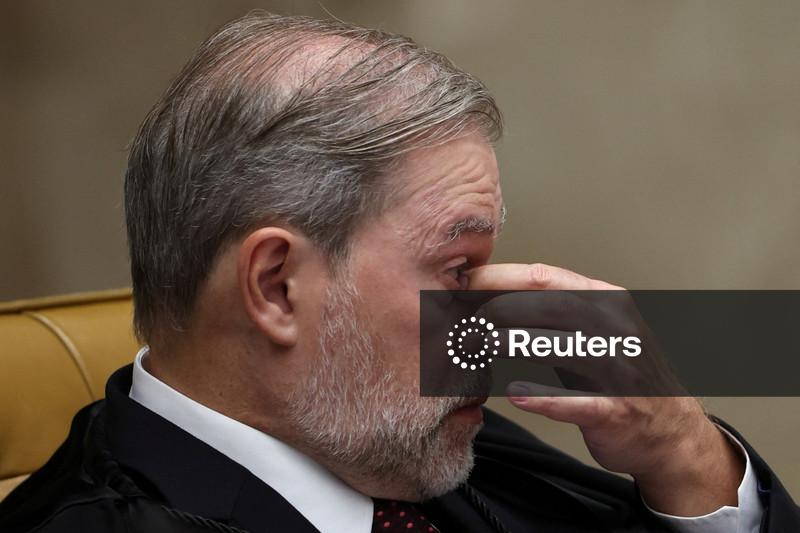 Pressionado, Toffoli deixa relatoria do caso Master e Supremo valida atos praticados pelo ministro