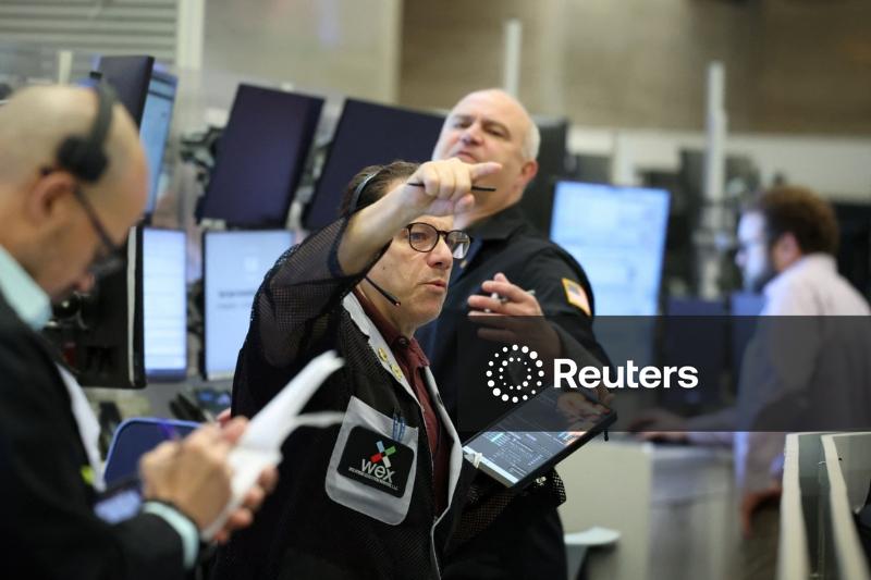 Wall Street recua com queda de ações financeiras em meio à preocupação com plano de taxas de cartão de crédito