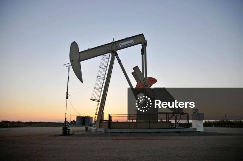 Petróleo sobe 2% após EUA abaterem drone iraniano e diante de preocupações com barcos armados