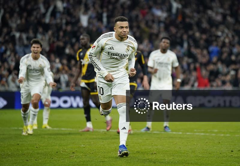 Real Madrid vence Rayo Vallecano com gol de pênalti de Mbappé no fim