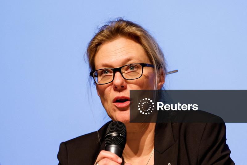 Promotora suíça diz que "velas fonte" podem ter iniciado incêndio em Crans-Montana